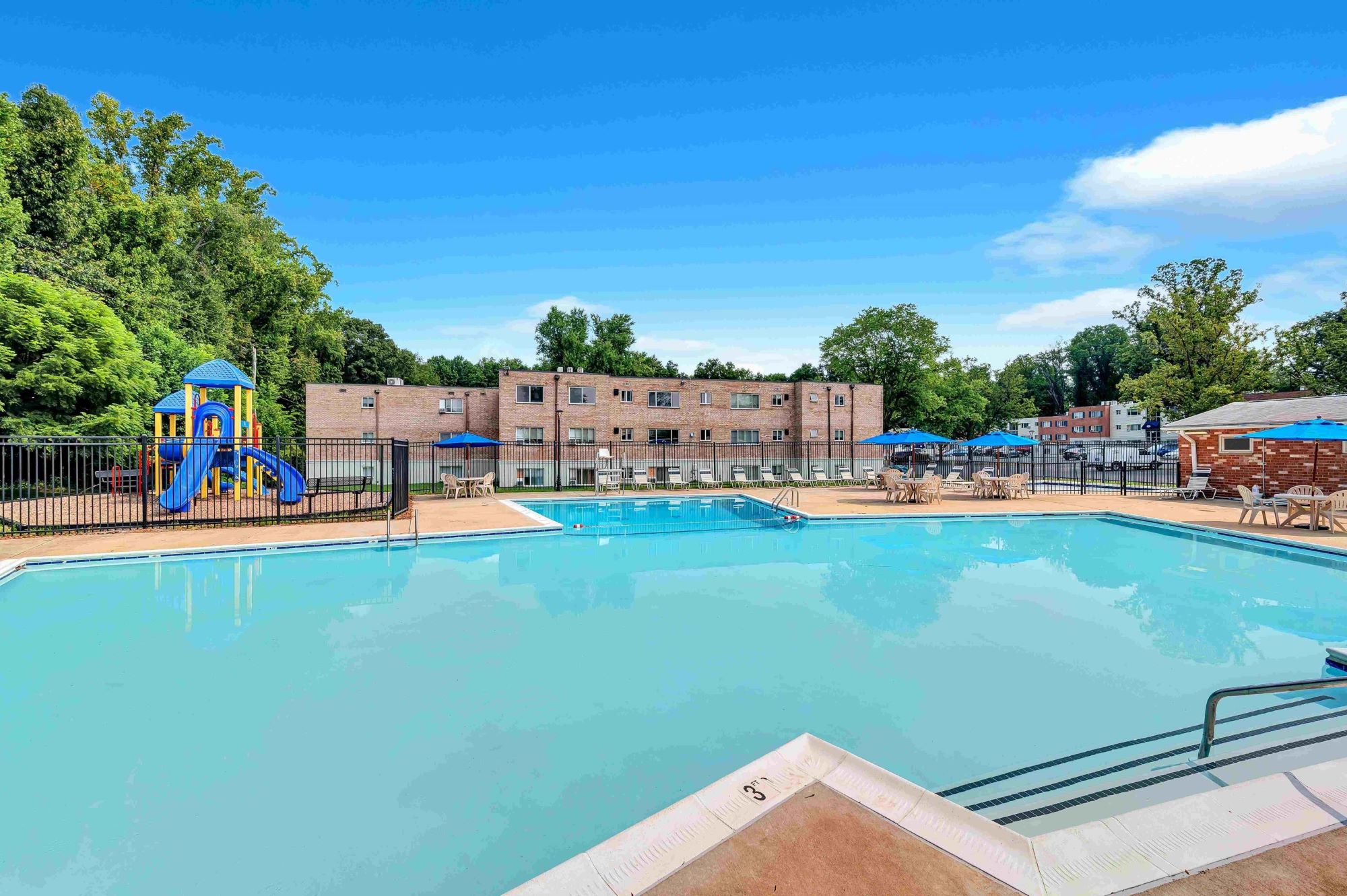 Fairmont Gardens Apartments in Annandale, VA